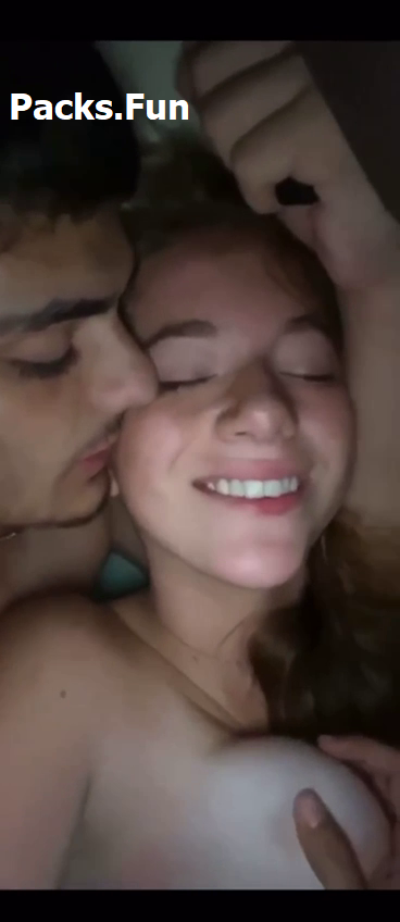 Rubia putita cogiendo con su novio 10