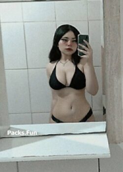 Adolescente gótica con tetas exquisitas 4