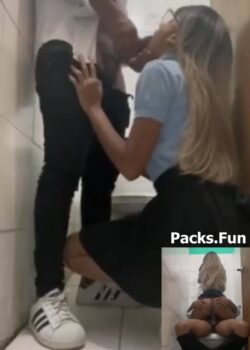 Cogiendo con el profesor en el baño 10