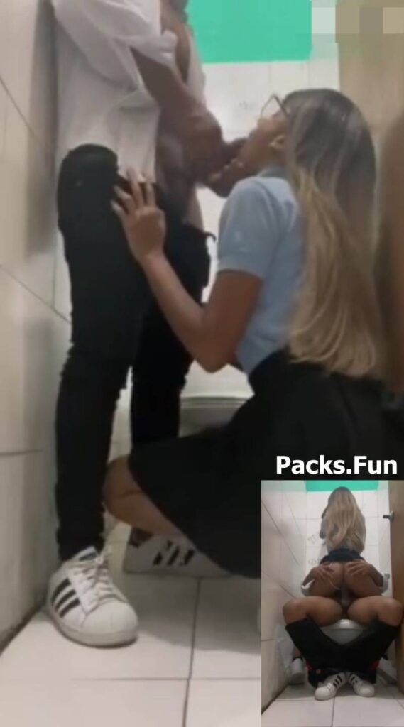 Cogiendo con el profesor en el baño 10