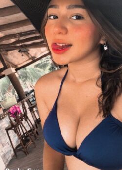 Jovencita luciendo su bikini 10