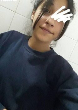 Adolescente delgada anciosa de verga 10