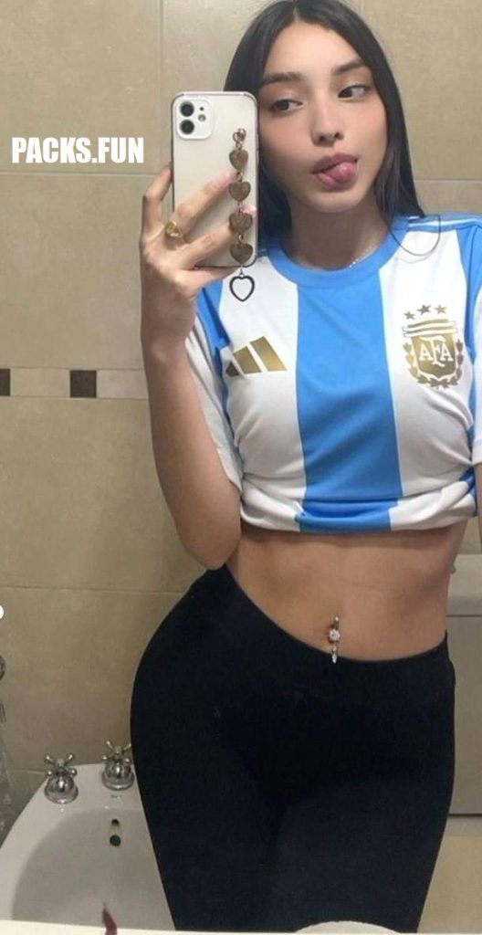 Putita Argentina Mostrando Las Tetas 10