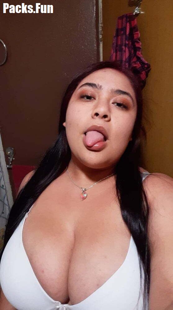 Gordibuena mostrando las tetas 10