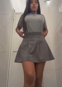 Video Colegiala Desnudándose 15