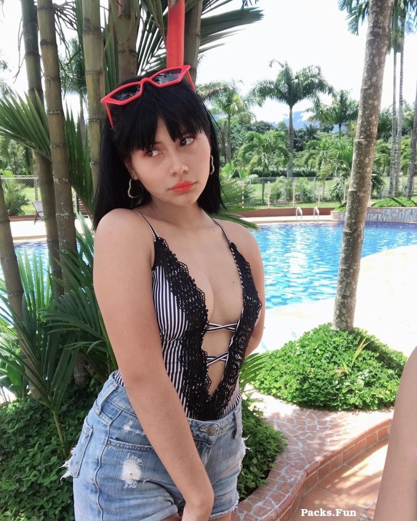 Pack De Daniela Cardenas + 13 Videos Tocandose 10