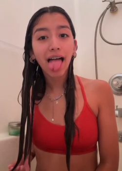 Lucy Exhibiéndose En Live 8