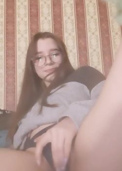 Hermosa Tetona De Lentes 3