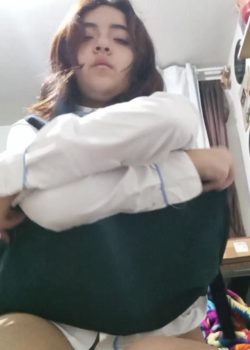 Colegiala Se Graba Masturbandose 4