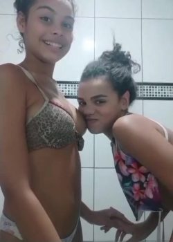 Video Amigas Chupandose Las Tetas 3