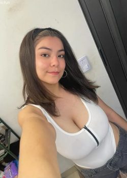 Milagros enseñando todo 16