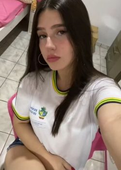 Hermosa flaca cogiendo 7