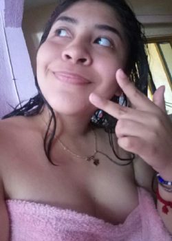 Jovencita se graba masturbándose 5