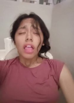 Rica Putita Masturbandose Con Un Cepillo 3