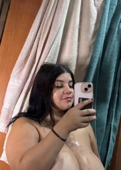 Gordita con unas tetas gigantes 9