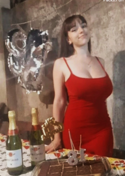 Morra tetona de cumpleaños 2