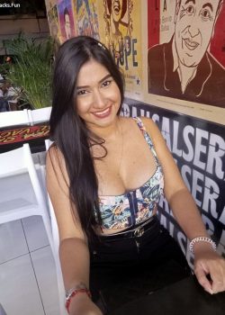 Mi vecina putita se traga toda mi leche 11