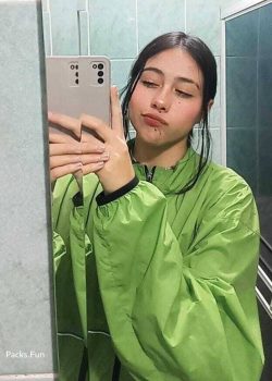 Adolescente flaquita presume su colita 5