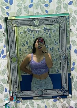 Adorable jovencita tocándose 5