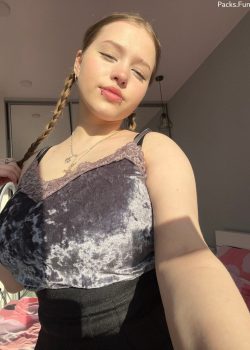 Linda rubia tetona 12
